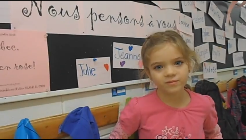 Le « mur en rose » de la classe de Marjorie à Quebec envoyé à lachainerose.fr