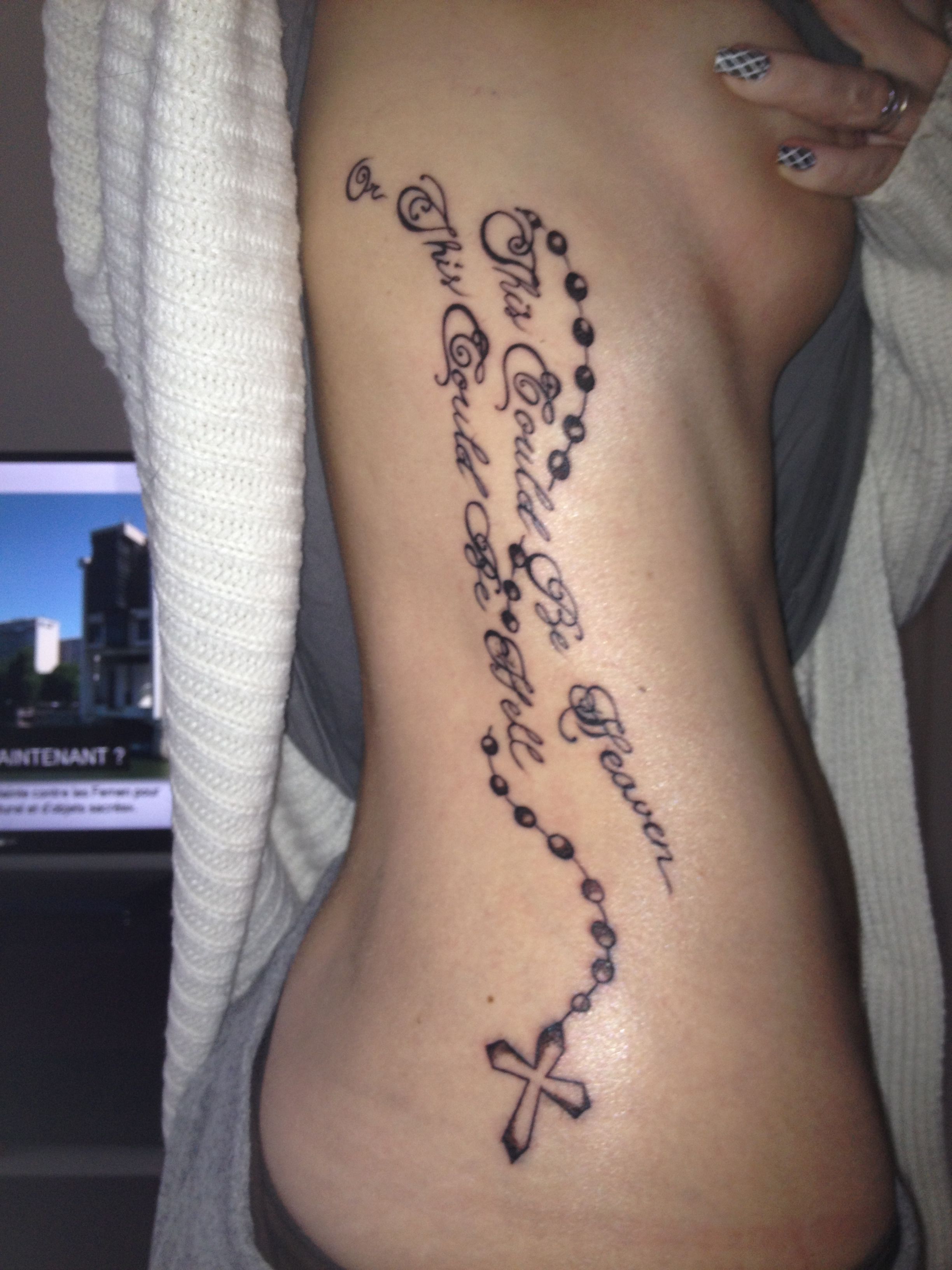 Je viens de m’offrir ce tatouage en récompense de ce long parcours à travers les traitements. Il y a longtemps que je l’avais en tête mais il a encore plus de sens à ce jour. La phrase « this could be heaven or this could be hell » est tiré de la chanson Hotel California des Eagles. Parce que ce corps et la vie peuvent mener au paradis mais aussi à l’enfer…