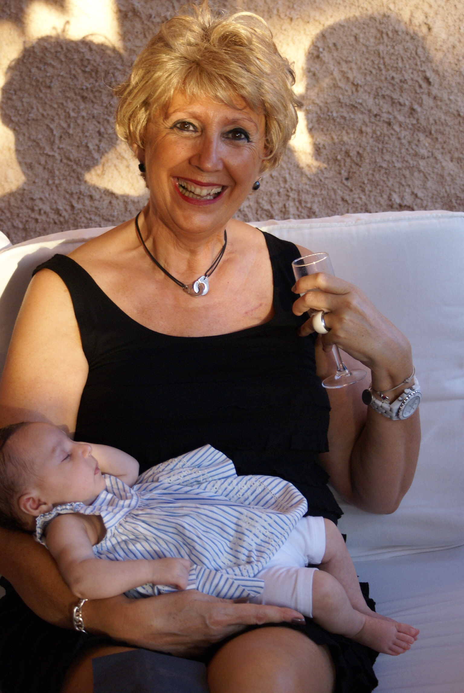 Mamie pour la première fois en chimiothérapie et pleinement heureuse